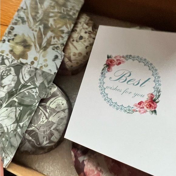 New scented of 4 candle set with natural ingredients the box is damaged - Picture 3 of 5